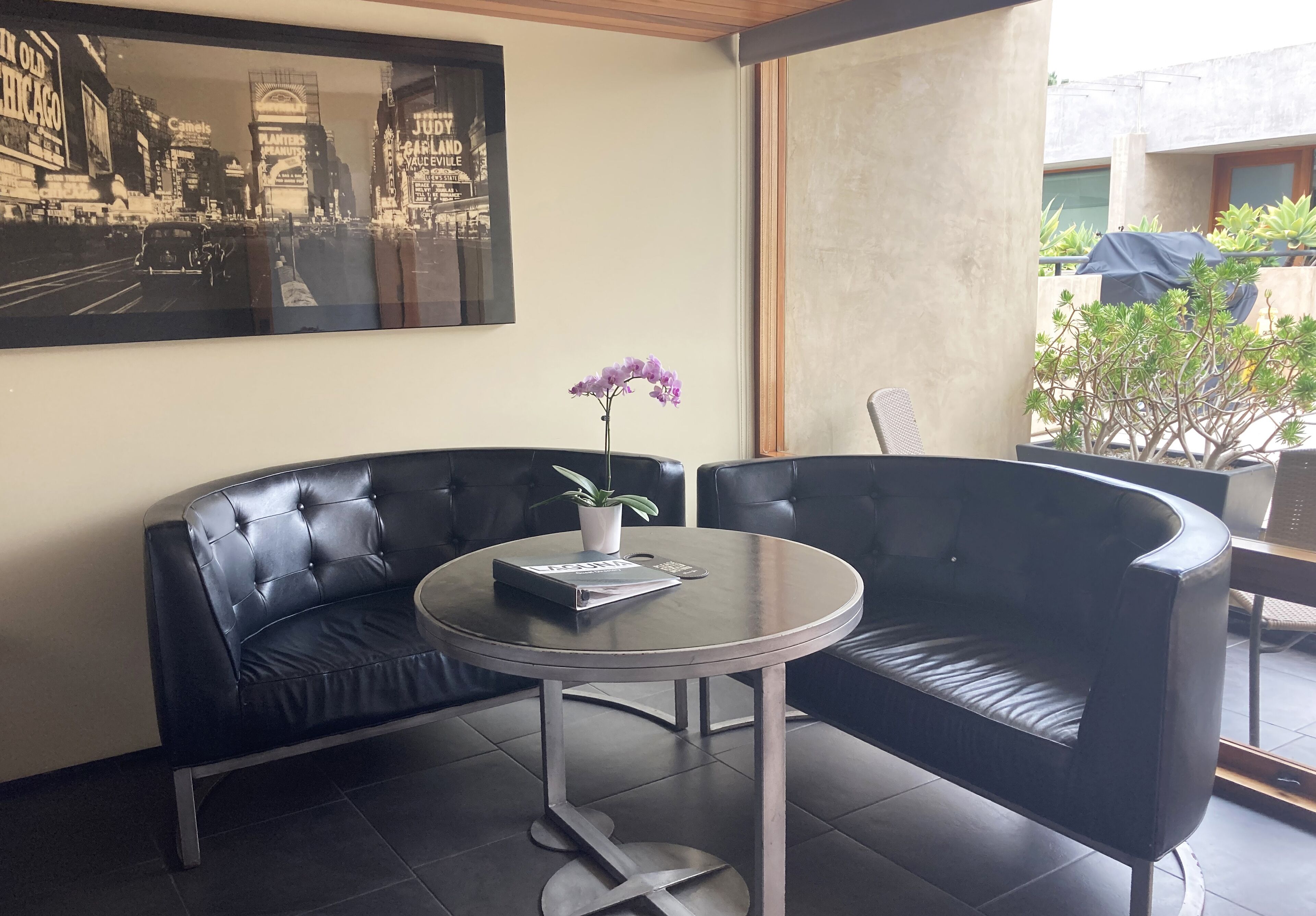 deluxe room, 1 king bed | 1 bedroom, down duvets, desk, iron/ironing board