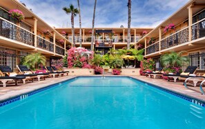 Outdoor pool - 14 West Hotel (Laguna Beach)
