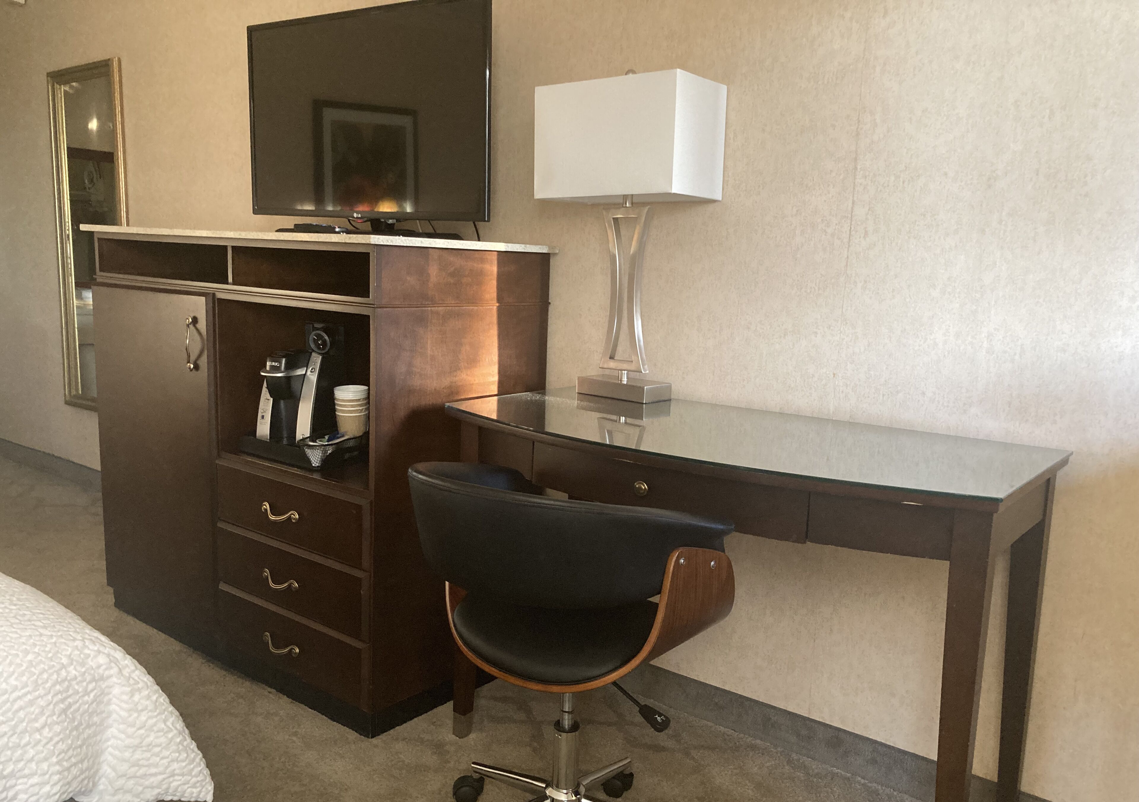 1 bedroom, down duvets, desk, iron/ironing board