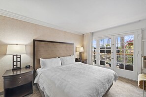 Cubrecamas, escritorio, tabla de planchar con plancha y wifi 