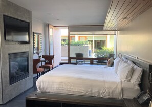 Cubrecamas, escritorio, tabla de planchar con plancha y wifi 