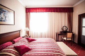 Deluxe Suite | Premium bedding, minibar, in-room safe, desk