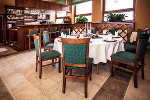 2 restaurants, Regional cuisine