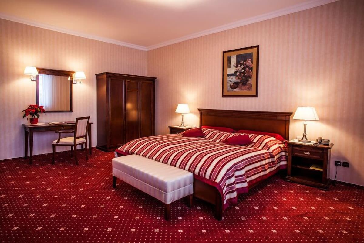 Deluxe Suite | Premium bedding, minibar, in-room safe, desk