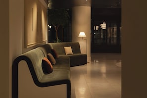 Lobby sitting area - AMID HOTEL SEOUL (Seoul)