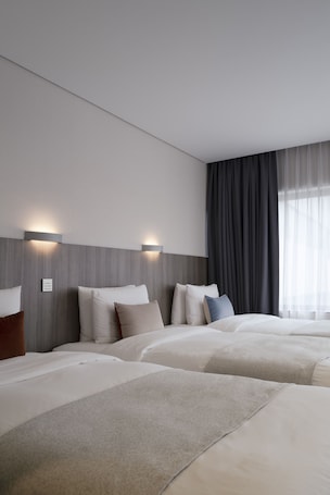 In-room safe, desk, soundproofing, iron/ironing board. AMID HOTEL SEOUL