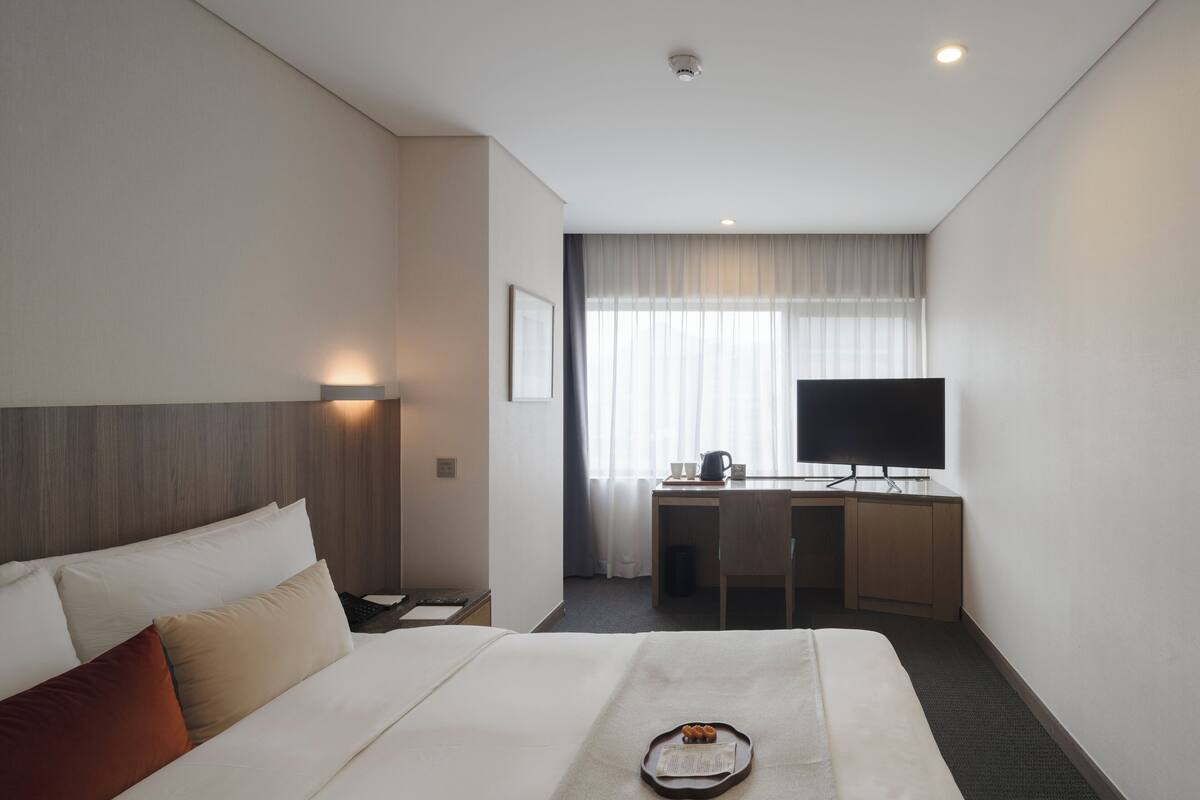 In-room safe, desk, soundproofing, iron/ironing board (on request)