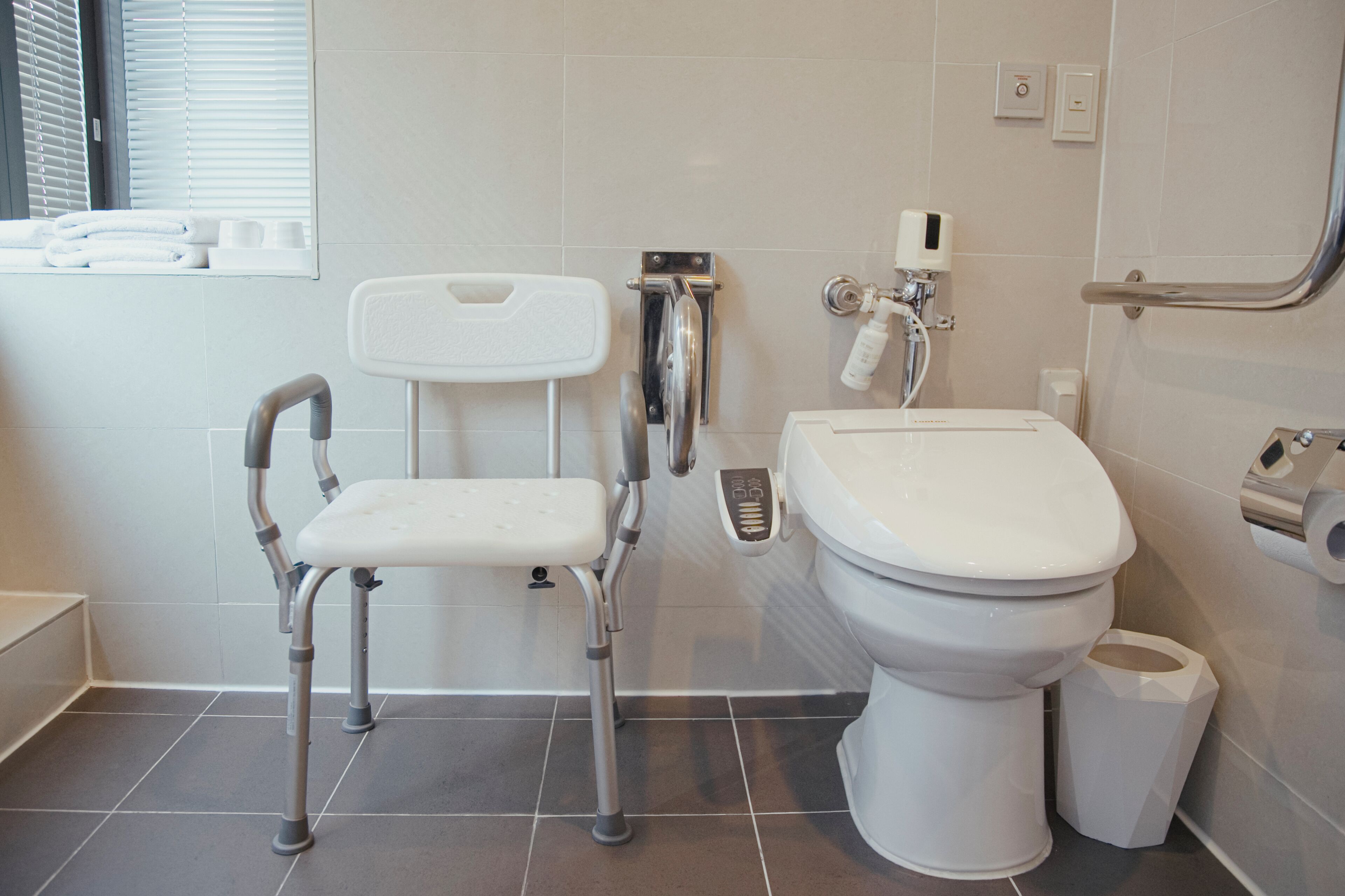 accessible double | bathroom | combined shower/bathtub, hair dryer, bathrobes, slippers