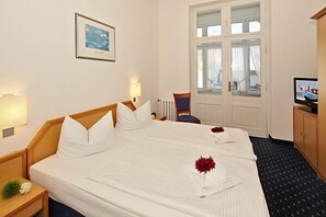 Chambre Double, vue mer | Literie de qualité supérieure, coffres-forts dans les chambres, bureau