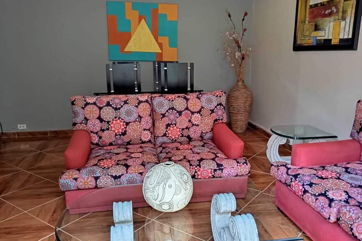 Superior Apartment | Premium bedding, down comforters, blackout drapes, WiFi (free)