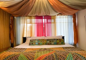Premium bedding, down comforters, blackout drapes, free WiFi - Indian Palace (Bogotá)