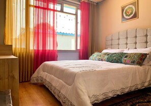 Premium bedding, down duvets, blackout curtains, free WiFi - Indian Palace (Bogotá)