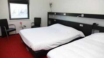 Standard Triple Room, 3 Twin Beds | Desk, cribs/infant beds, free WiFi, bed sheets