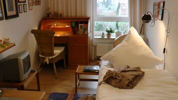 Family Room, Shared Bathroom | Iron/ironing board, free WiFi, bed sheets