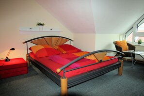 アイロン / アイロン台、WiFi (無料)、ベッドシーツ