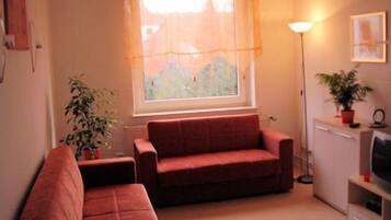 Family Twin Room, Shared Bathroom | Living area