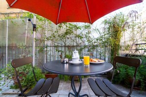 베이직 더블룸, 더블침대 1개 (Small) | 이탈리아 프레떼 시트, 고급 침구, 오리/거위털 이불, 셀렉트 컴포트 침대