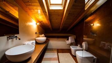 Premium Apartment | Cots/infant beds, free WiFi