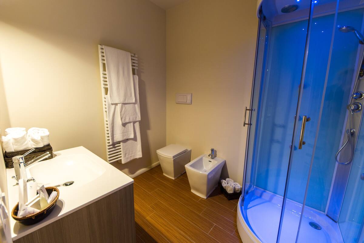 Basic Room, Shared Bathroom | Cribs (surcharge), WiFi (free)