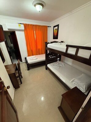 Triple Room | Iron/ironing board, free WiFi