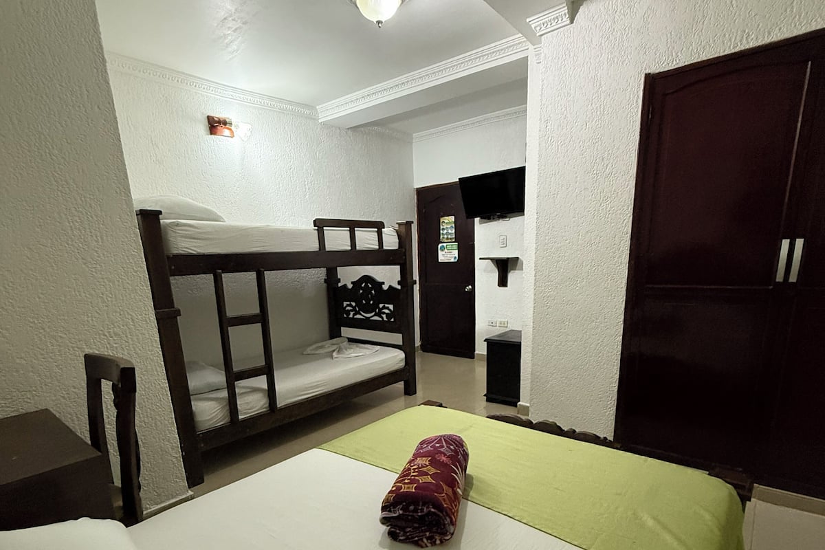 Quadruple Room | Iron/ironing board, free WiFi