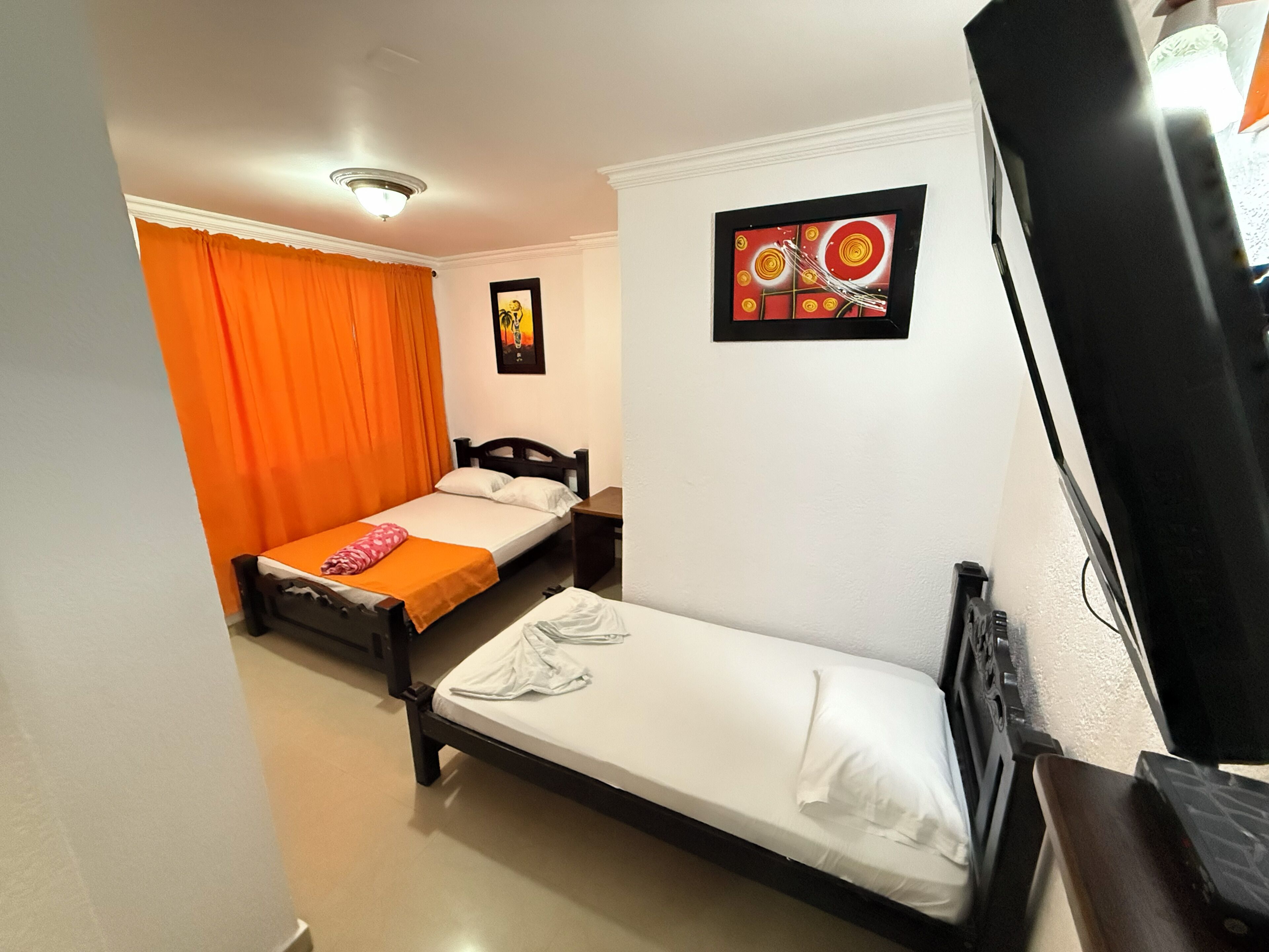Habitación triple | Tabla de planchar con plancha y wifi gratis 