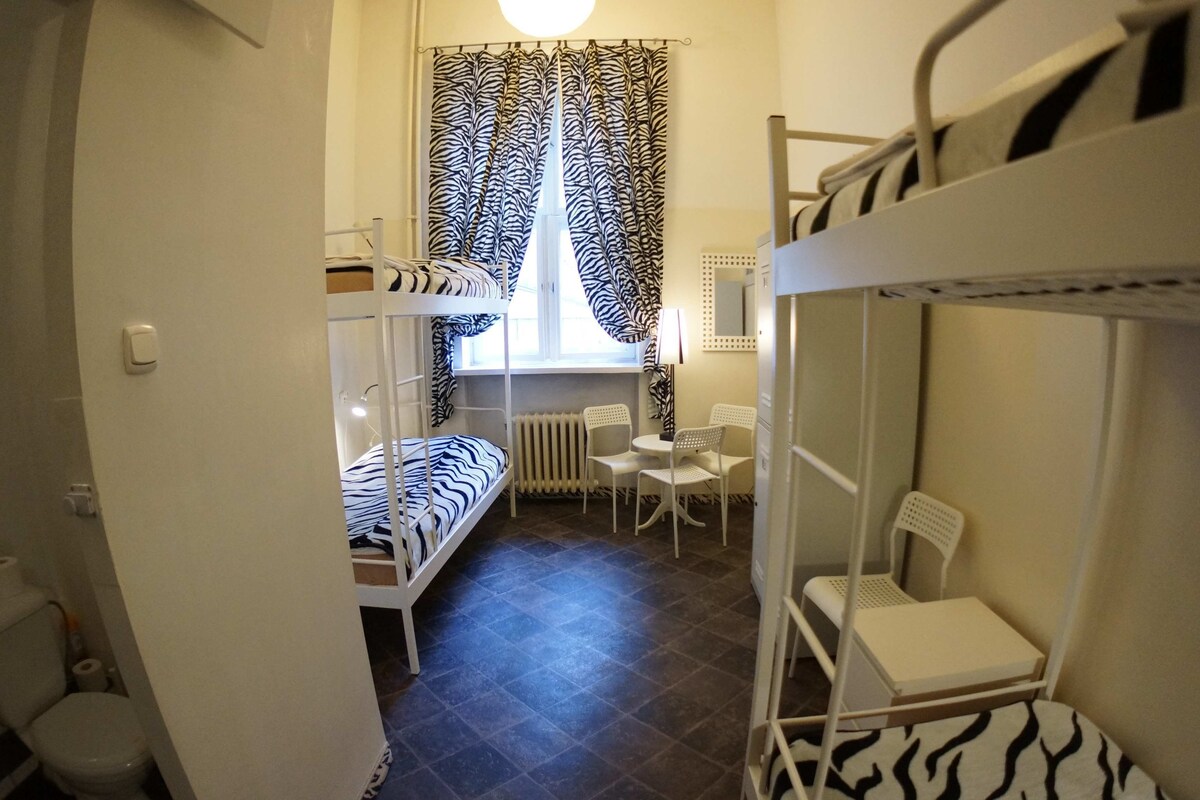 In-room safe, soundproofing, free WiFi, bed sheets