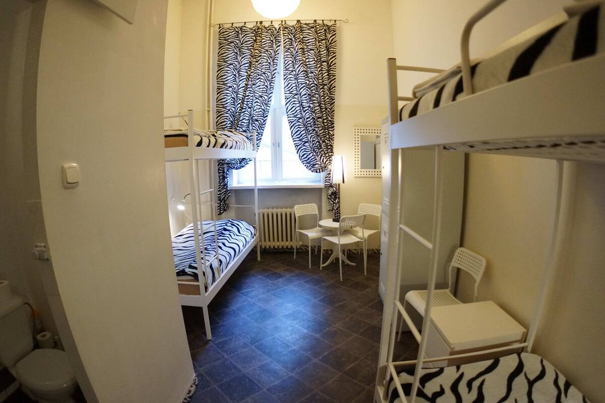 In-room safe, soundproofing, free WiFi, bed sheets