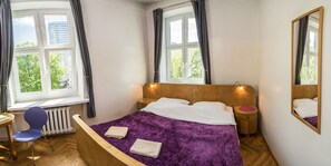 In-room safe, soundproofing, free WiFi, bed sheets