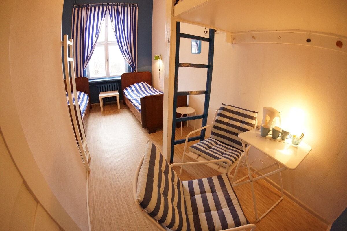 Triple Room | In-room safe, soundproofing, free WiFi, bed sheets