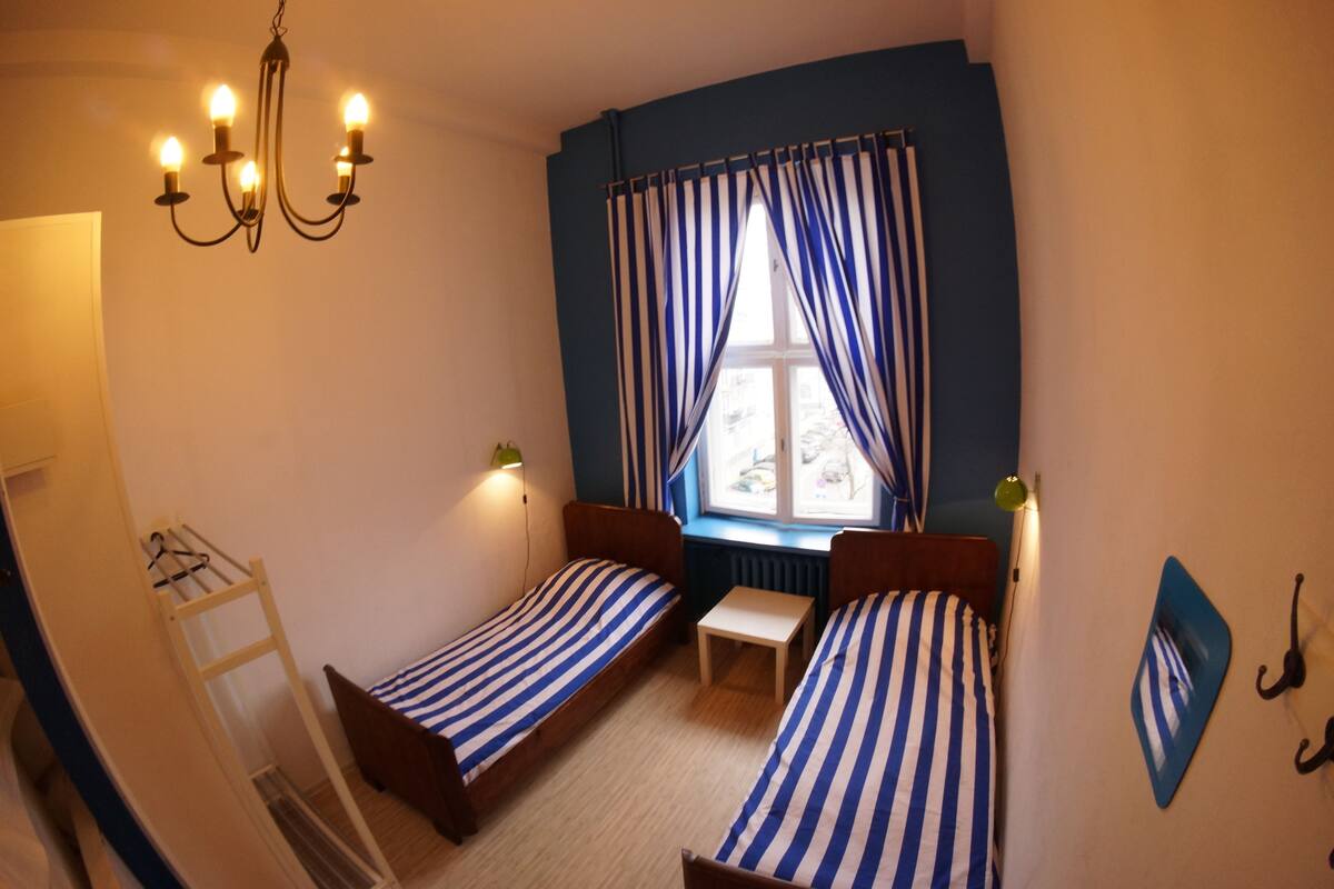 In-room safe, soundproofing, free WiFi, bed sheets