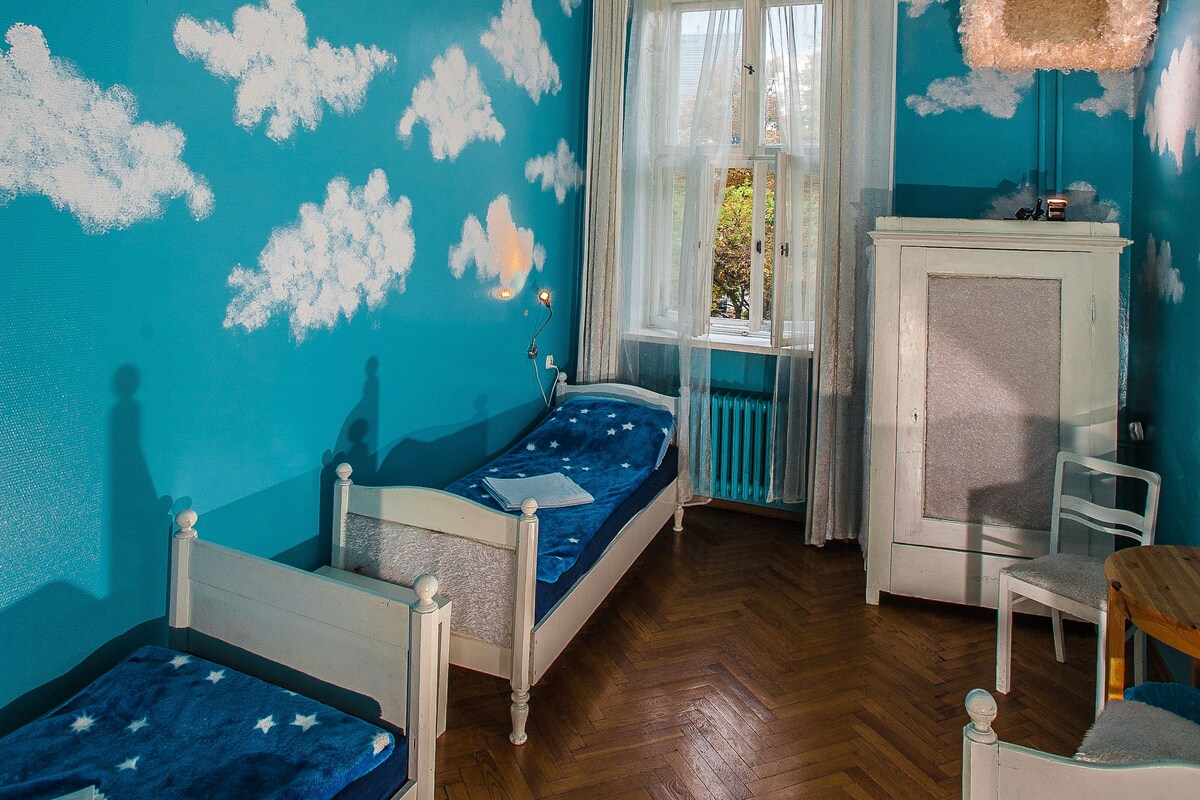 One Bed in a Dorm Room for 4 people | In-room safe, soundproofing, free WiFi, bed sheets