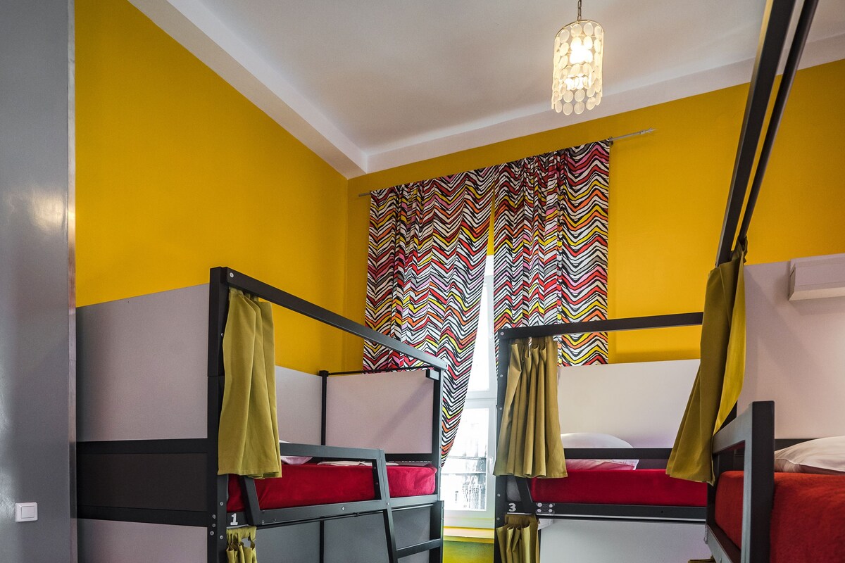 One Bed in a Dorm Room for 8 people | In-room safe, soundproofing, free WiFi, bed sheets