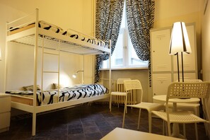 In-room safe, soundproofing, free WiFi, bed sheets - Oki Doki City Hostel (Warsaw)