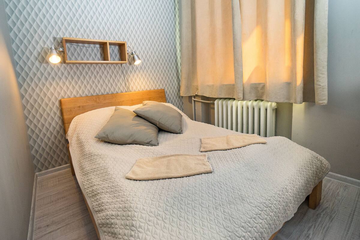 In-room safe, soundproofing, free WiFi, bed sheets