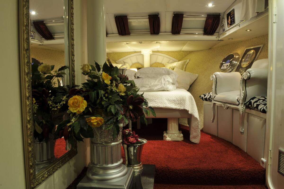 Deluxe Suite, Harbour View | 1 bedroom, down duvets, Select Comfort beds, minibar