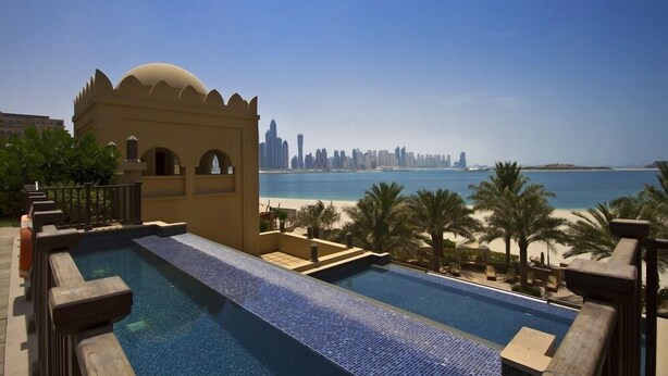 2 outdoor pools, free pool cabanas, pool umbrellas - Palm Jumeirah North/South Residence (Dubai)