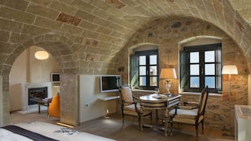 Suite Supérieure, balcon, vue mer | Literie de qualité supérieure, minibar, coffres-forts dans les chambres