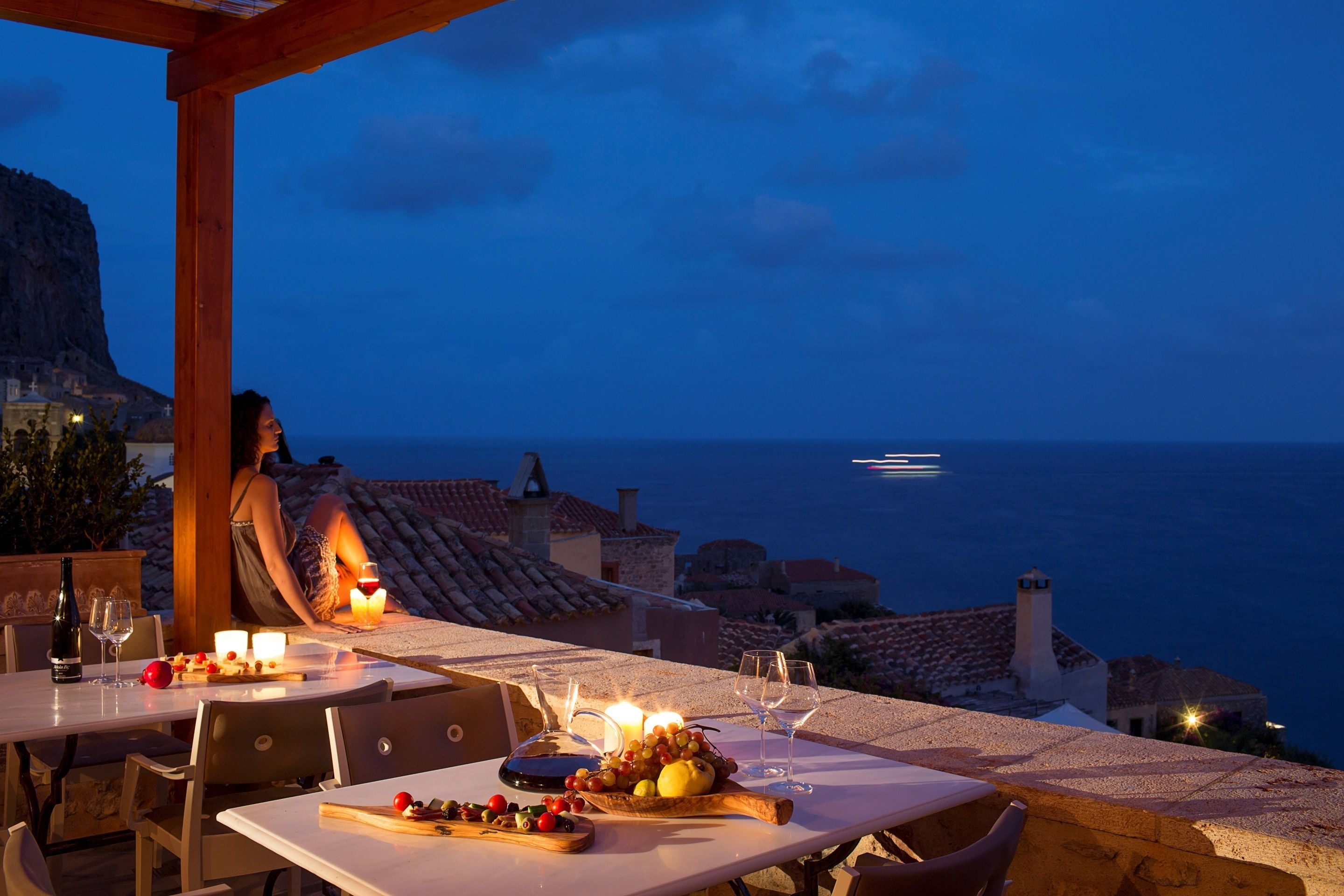 Breakfast and lunch served, Greek cuisine