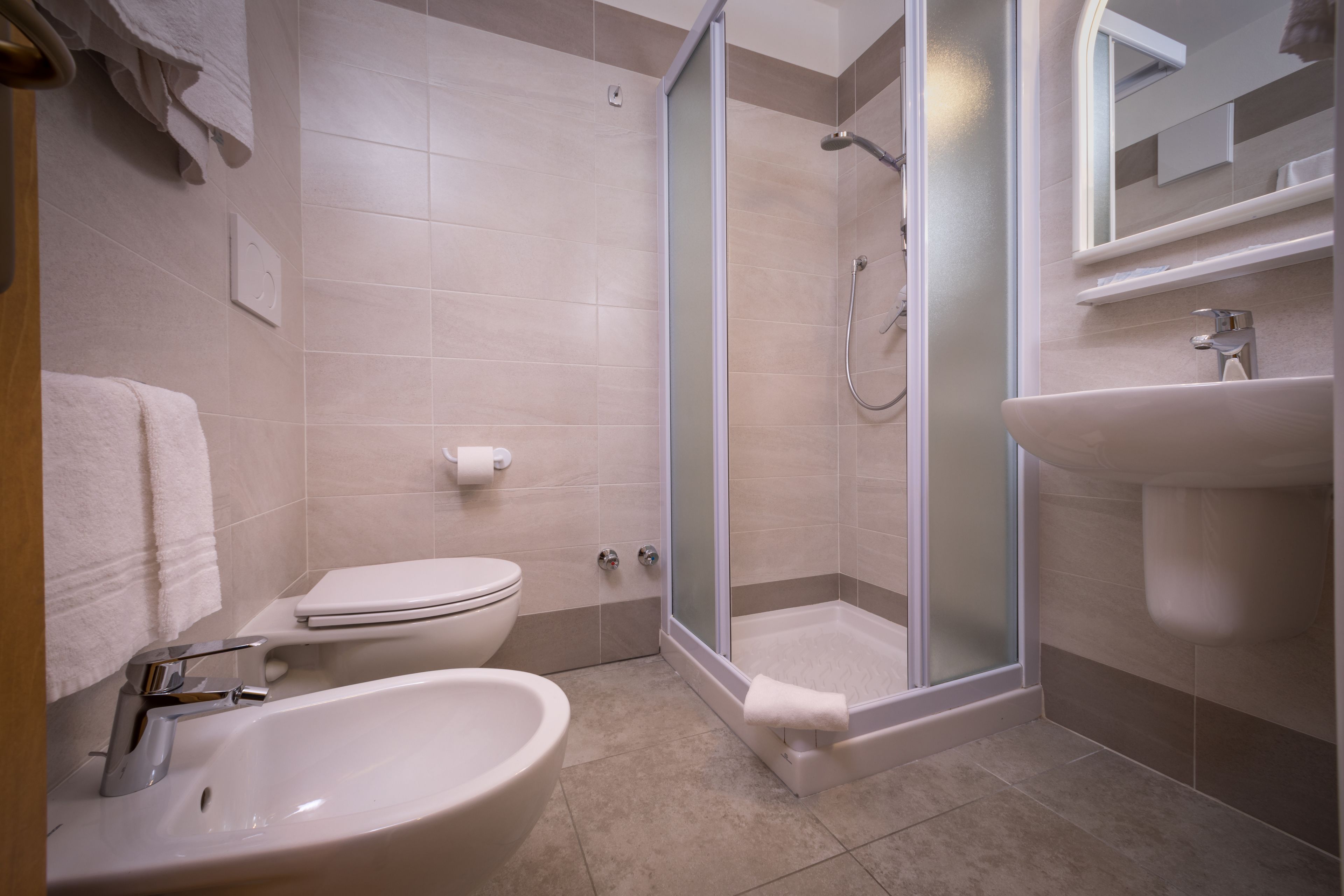 Superior Apartment, Kitchen | Bathroom | Shower, hair dryer, towels