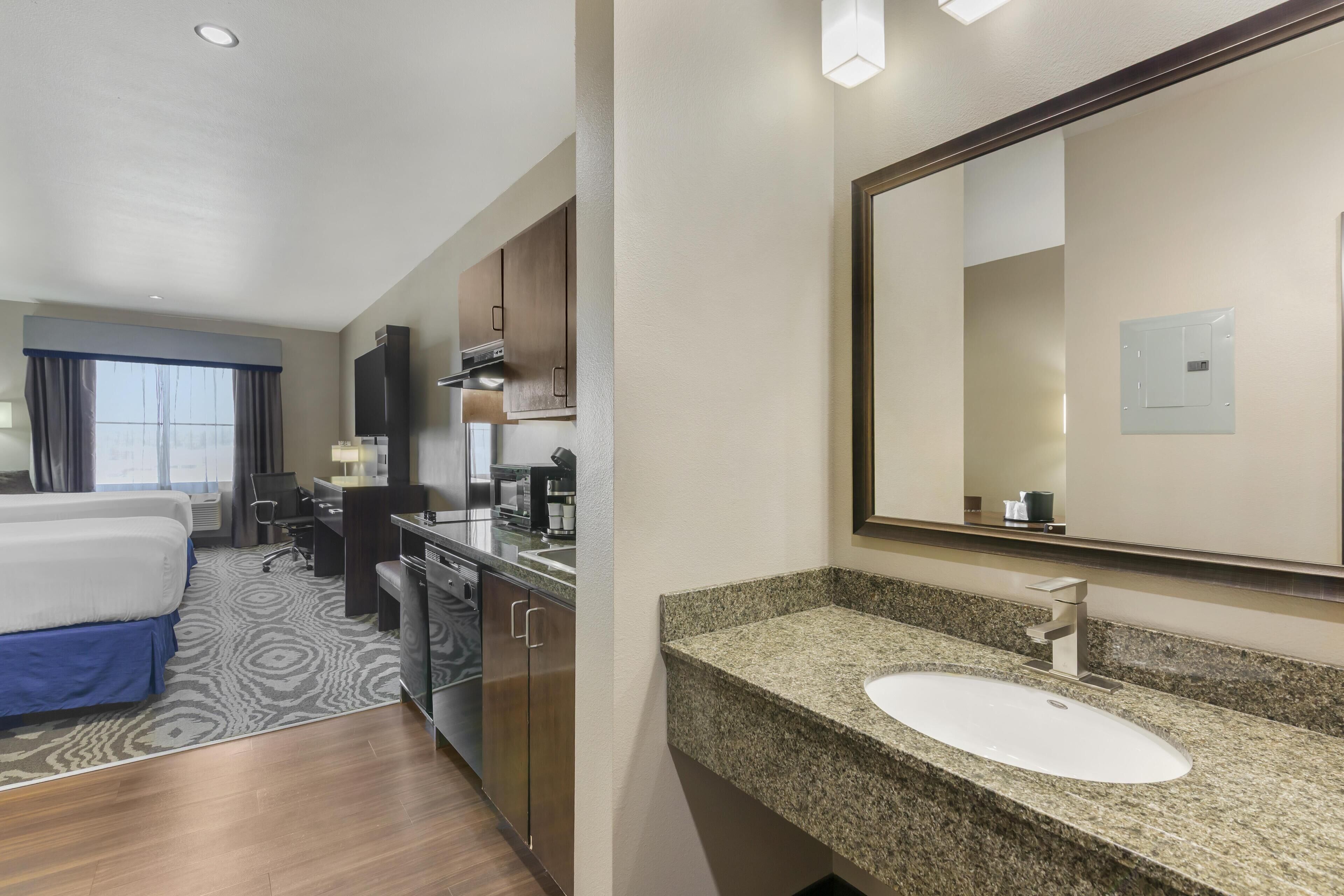 Bureau, espace de travail pour ordinateur portable, rideaux occultants