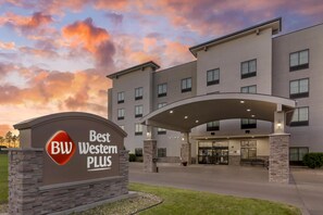 Exterior - Best Western Plus Williston Hotel & Suites (Williston)