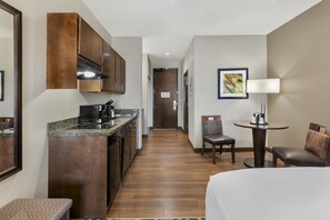 Suite, 2 Queen Beds, Non Smoking, Kitchenette
