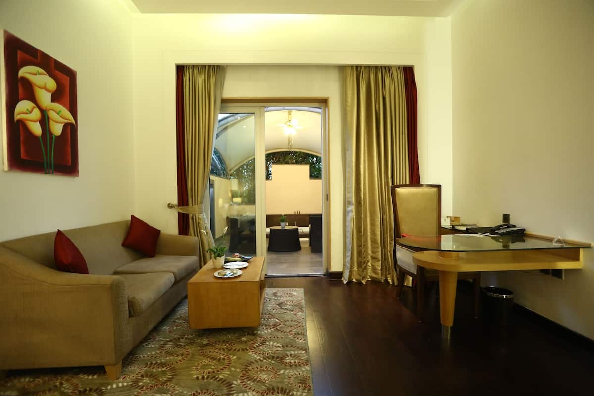 Habitación ejecutiva, hidromasaje | Ropa de cama de alta calidad y minibar