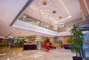 Lobby - Ramada by Wyndham Istanbul Taksim (Istanbul)