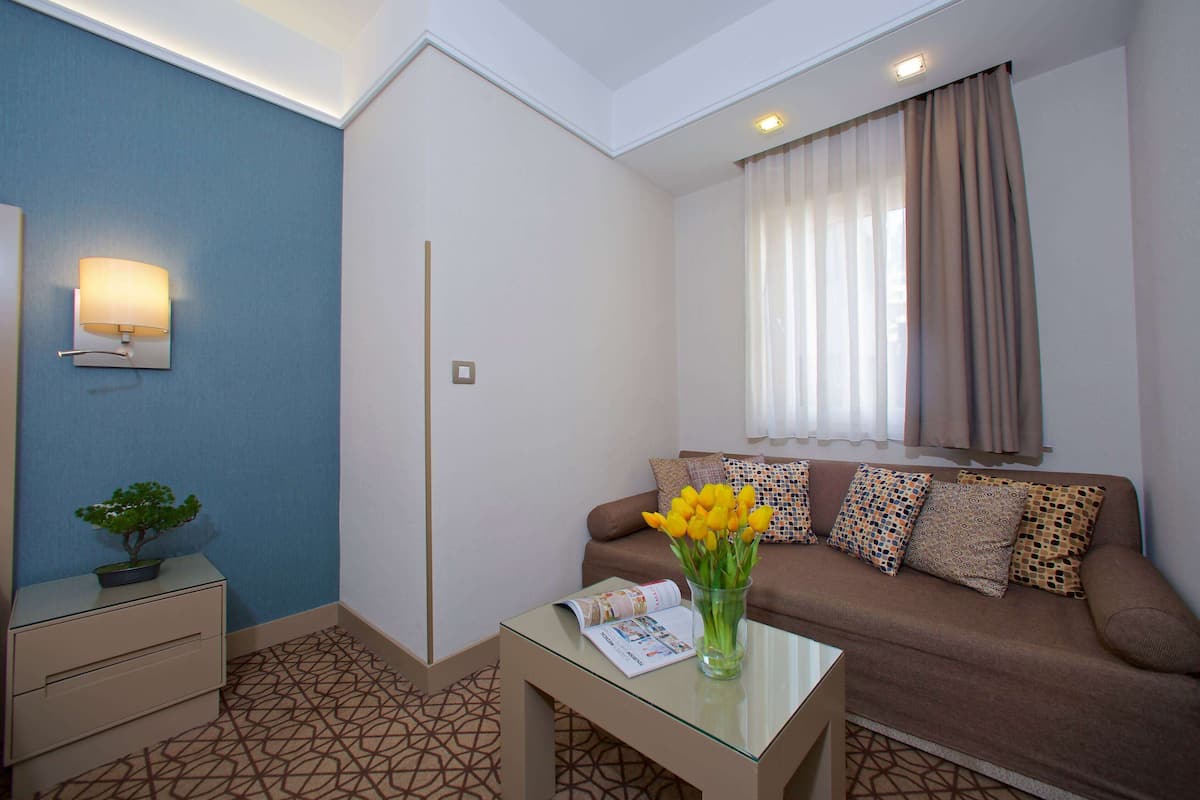 1 bedroom, premium bedding, minibar, in-room safe