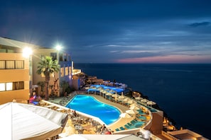 3 outdoor pools, pool umbrellas, sun loungers