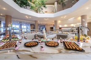 Lunch and dinner served - Athina Palace Resort & Spa (Malevizi)