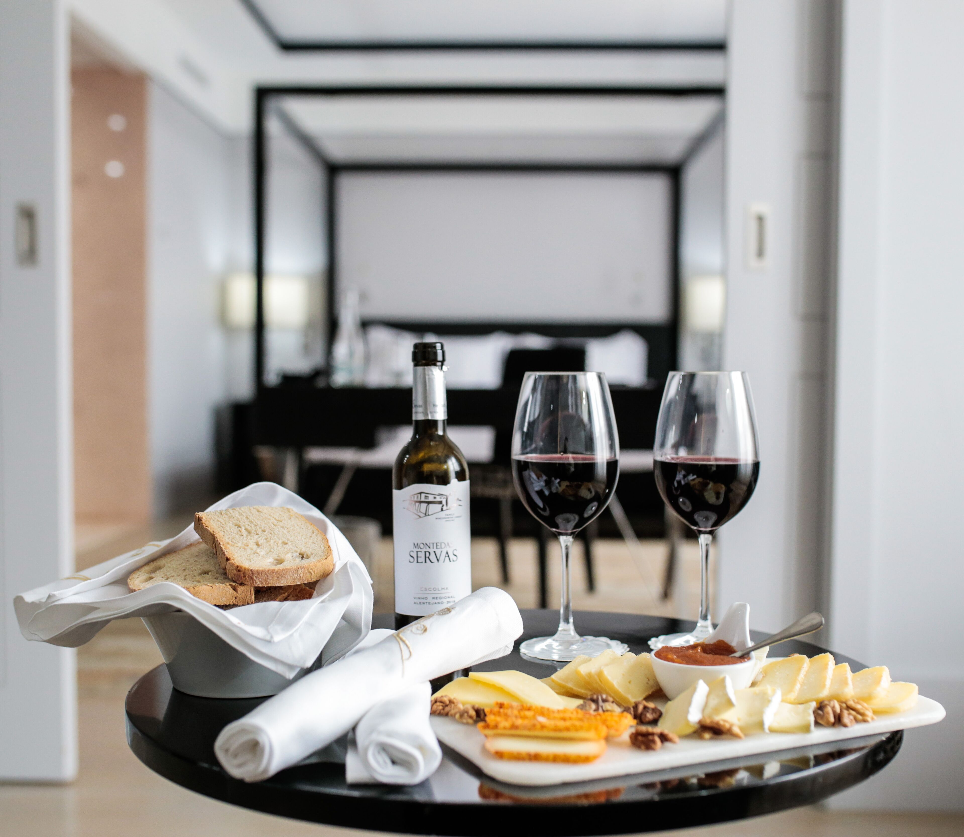 Phòng Suite | Bộ đồ giường cao cấp, minibar, két bảo mật tại phòng 