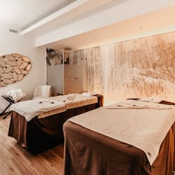 Couples treatment room(s), hot tub, steam room, Turkish bath/hammam